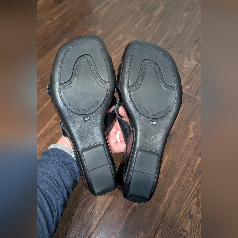 NWOB Via Spiga Wedge Sandals Criss Cross Buckle Detail Black - Picture 6 of 9